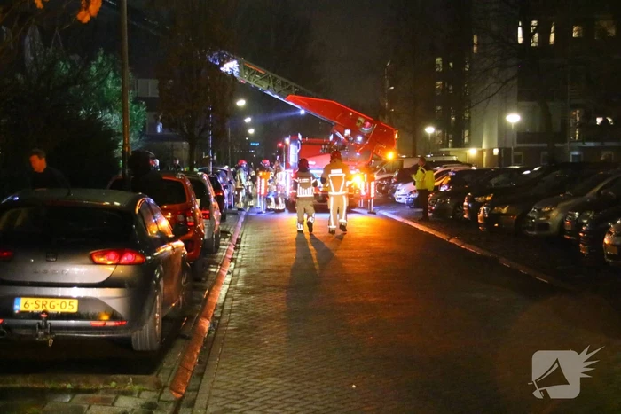 Flinke rookontwikkeling bij brand op dak
