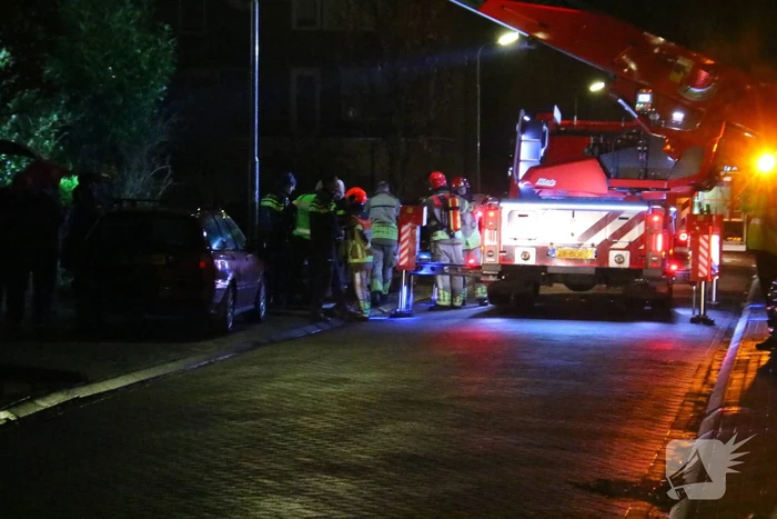 Flinke rookontwikkeling bij brand op dak