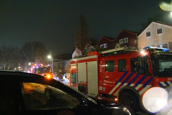 Flinke rookontwikkeling bij brand op dak