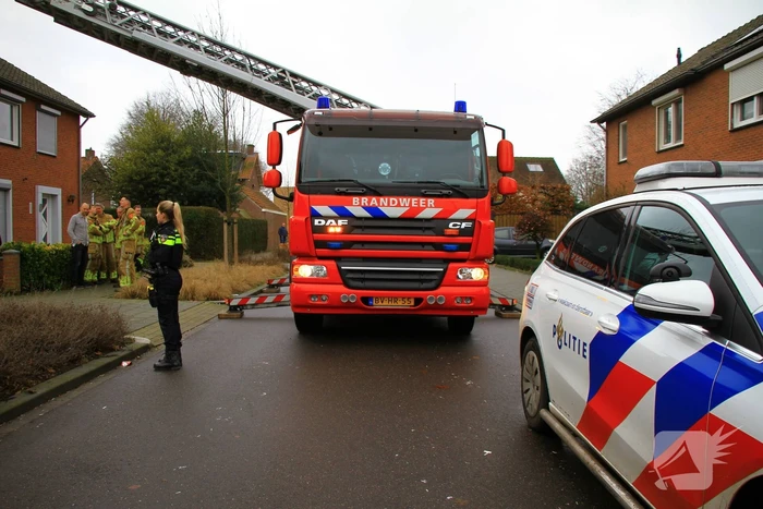 Brandweer controleert schoorsteen op brand