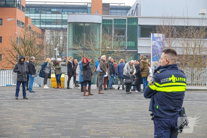NOS pand beplakt met memo-papiertje