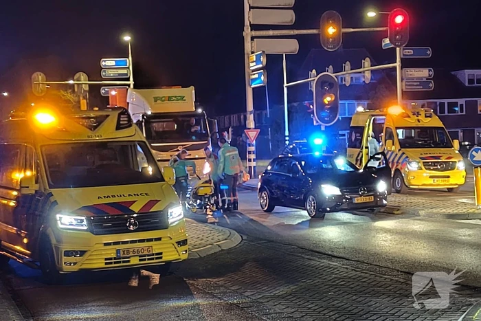Fietser aangereden bij verkeerslichten