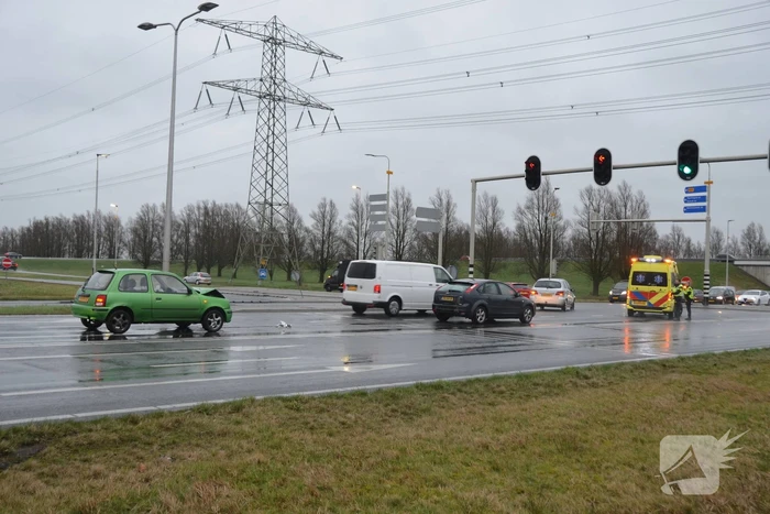 Schade bij kop-staartbotsing voor verkeerslichten