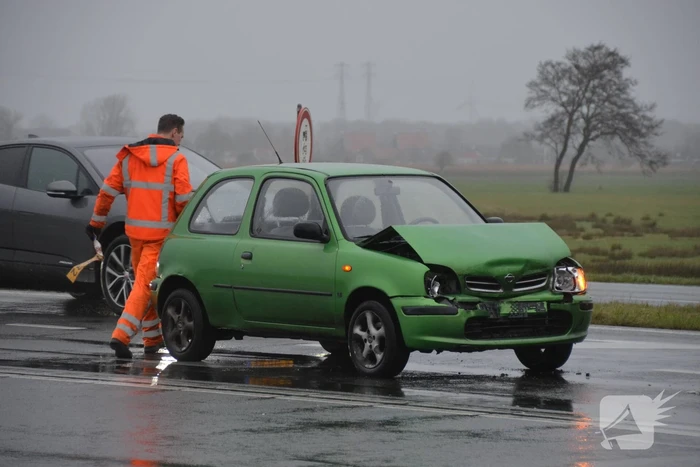 Schade bij kop-staartbotsing voor verkeerslichten