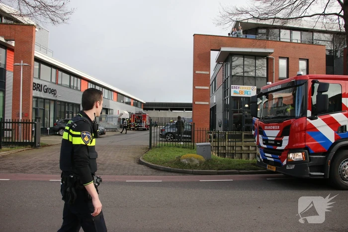 Bedrijfspanden vol rook door brand