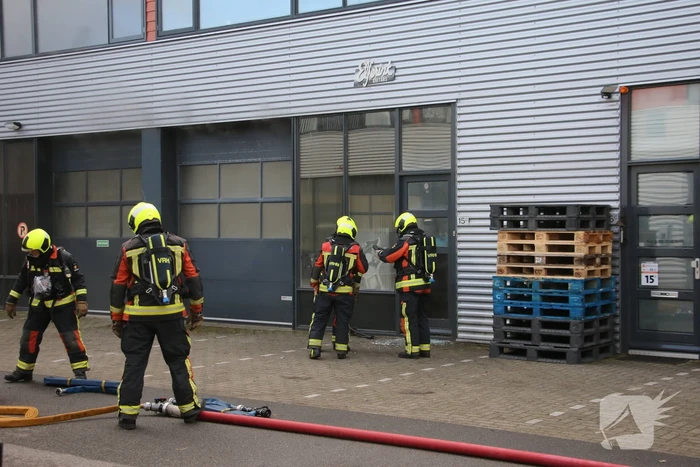 Bedrijfspanden vol rook door brand