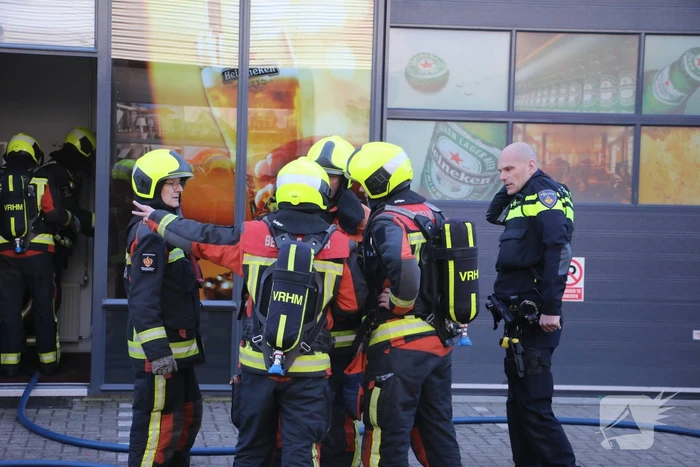 Bedrijfspanden vol rook door brand
