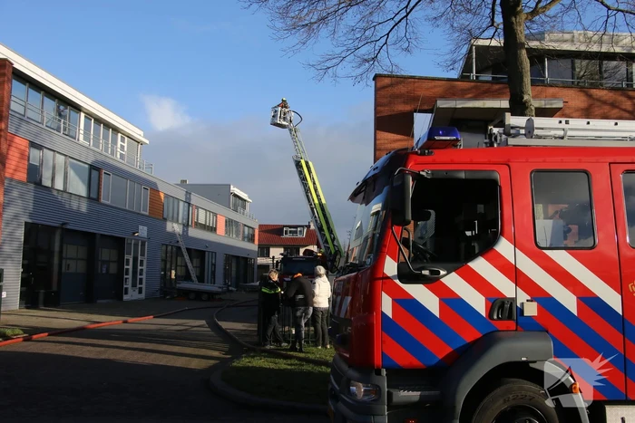 Bedrijfspanden vol rook door brand