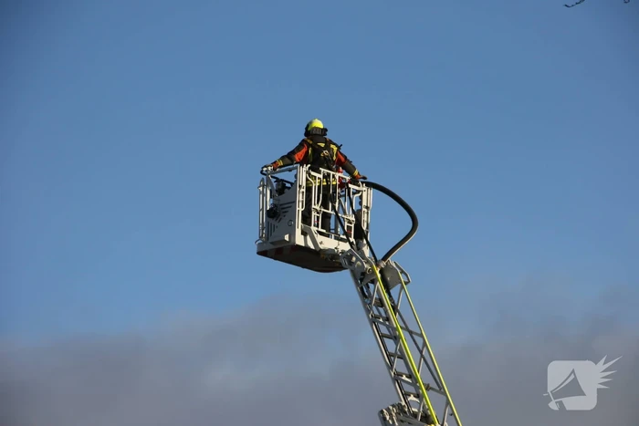 Bedrijfspanden vol rook door brand