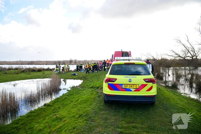 Meerdere personen te water nadat pont omslaat