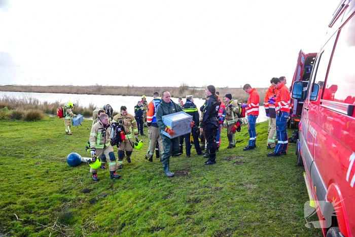 Meerdere personen te water nadat pont omslaat