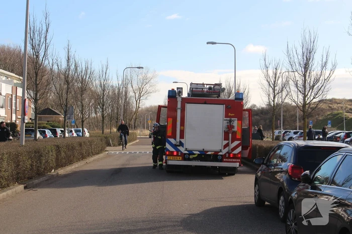Fietser klapt op zijkant auto