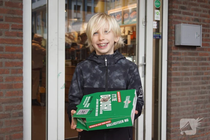 Pizzaria geeft gratis pizza's als wervingscampagne