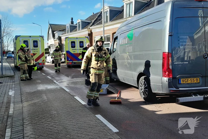 Personenauto frontaal tegen bestelbus