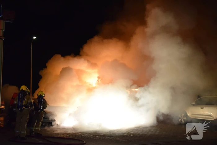 Meerdere voertuigen volledig uitgebrand