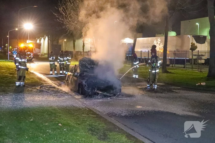 Auto verwoest door brand