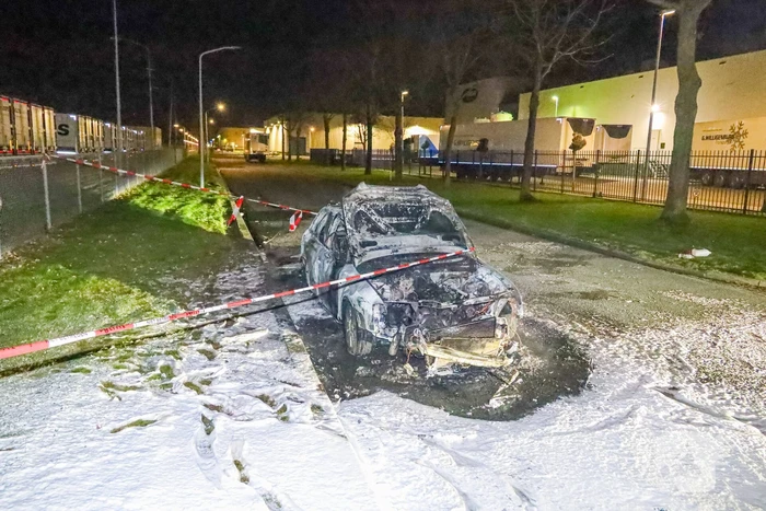 Auto verwoest door brand