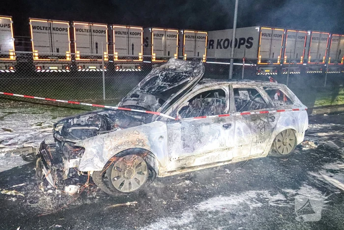 Auto verwoest door brand