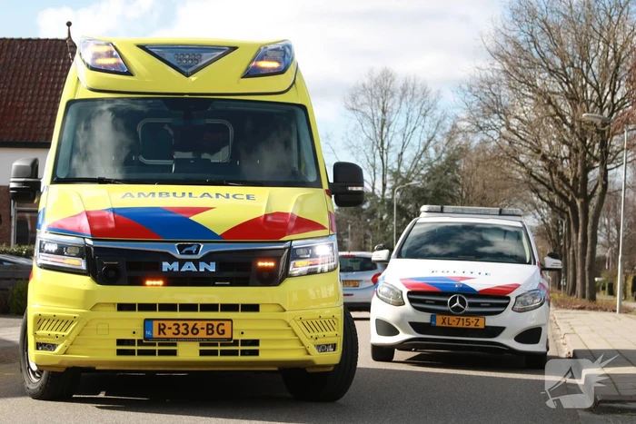 Scooterrijder gewond bij botsing met paal
