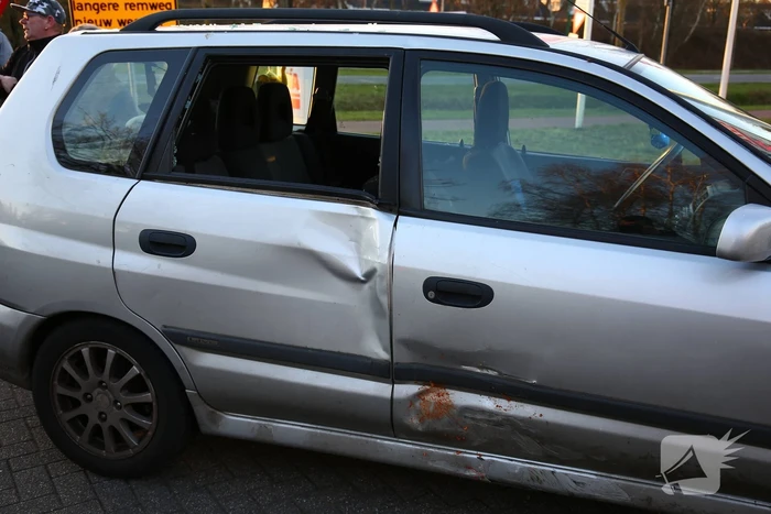 Scooterrijder en automobilist in botsing