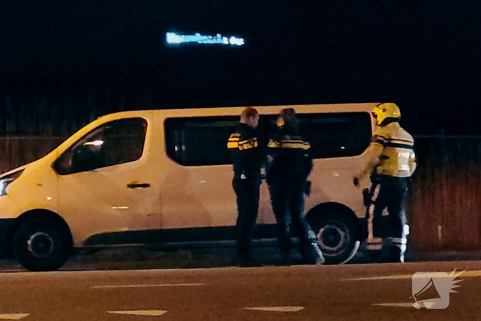 Politie rijdt bestelbus klem, één aanhouding