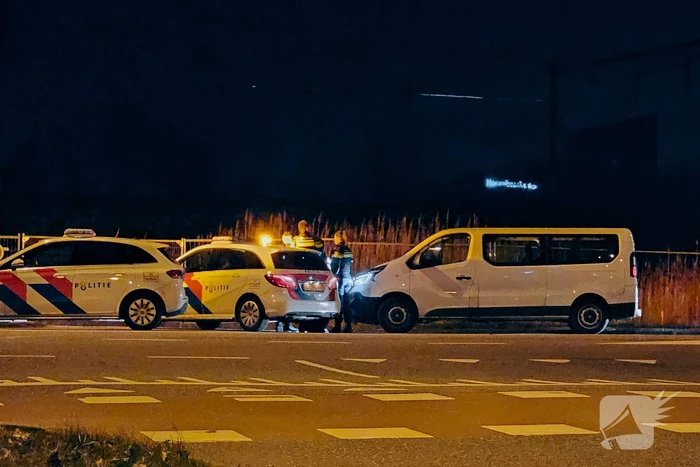 Politie rijdt bestelbus klem, één aanhouding