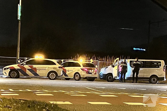 Politie rijdt bestelbus klem, één aanhouding