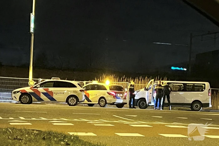 Politie rijdt bestelbus klem, één aanhouding