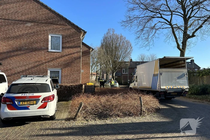 Politie vindt hennepkwekerij na inbraak