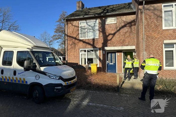 Politie vindt hennepkwekerij na inbraak