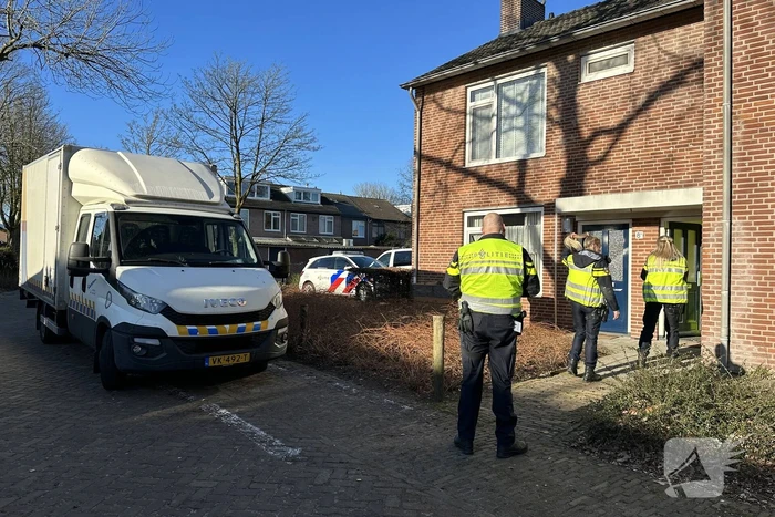 Politie vindt hennepkwekerij na inbraak