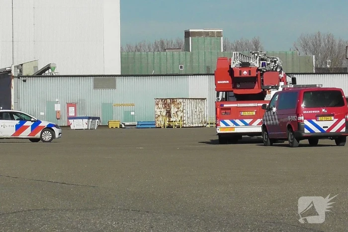 Bedrijfshal vol rook na brand