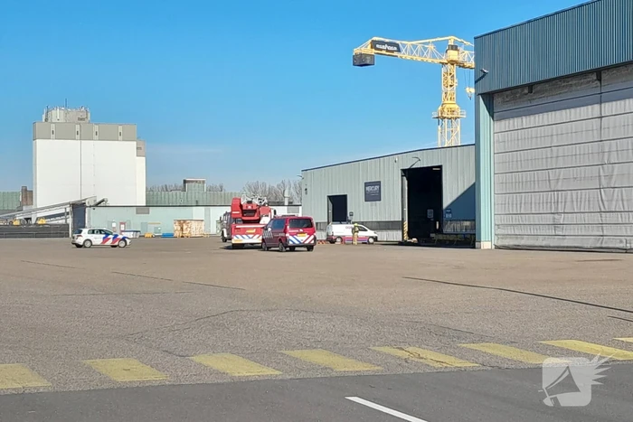 Bedrijfshal vol rook na brand