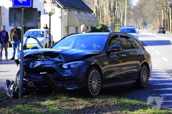 Flinke schade bij aanrijding op kruising