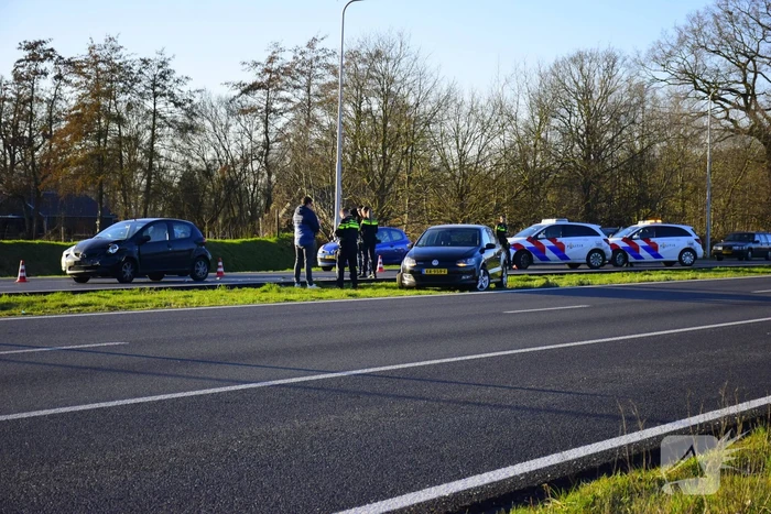 Claxon van auto blijft hangen na botsing