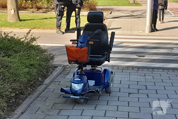 Bestuurder scootmobiel gewond bij botsing met auto