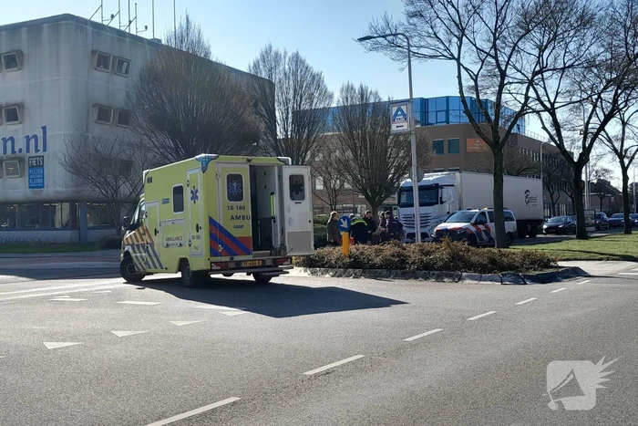 Bestuurder scootmobiel gewond bij botsing met auto