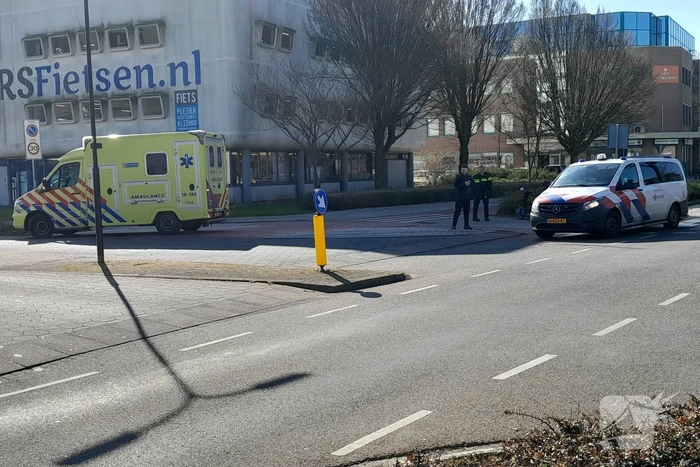 Bestuurder scootmobiel gewond bij botsing met auto