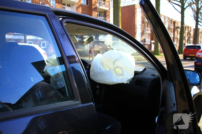 Airbags ploffen bij botsing