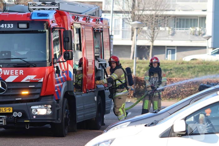 Container bij Domino's pizza vliegt in brand