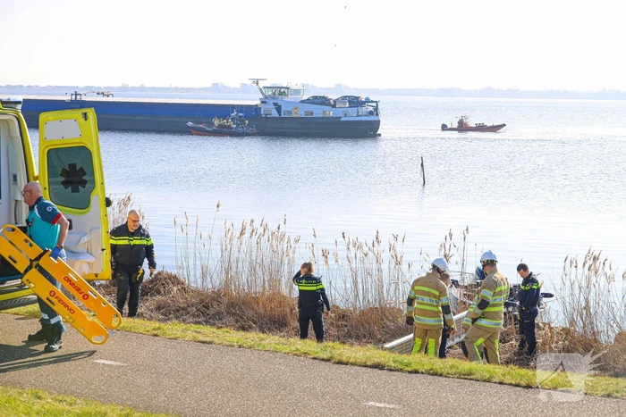 Persoon gewond bij aanvaring tussen vissersboot en binnenvaartschip