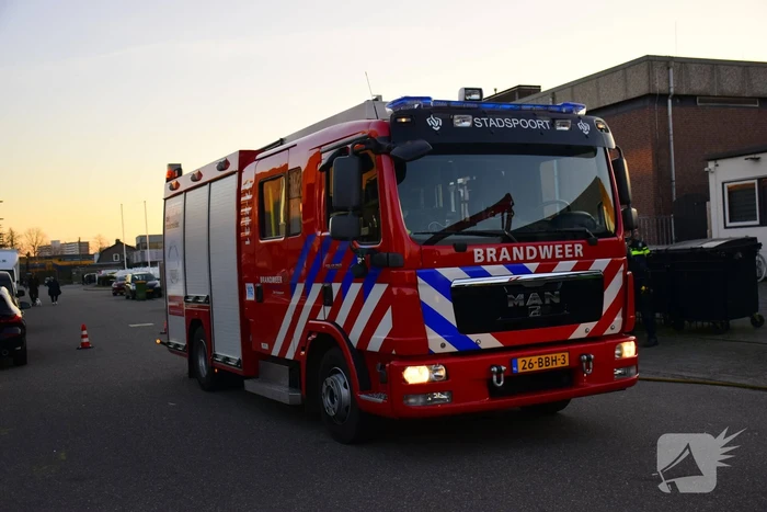 Hevige brand in woning boven bedrijfspand