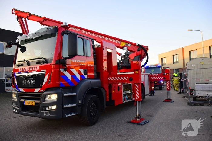 Hevige brand in woning boven bedrijfspand