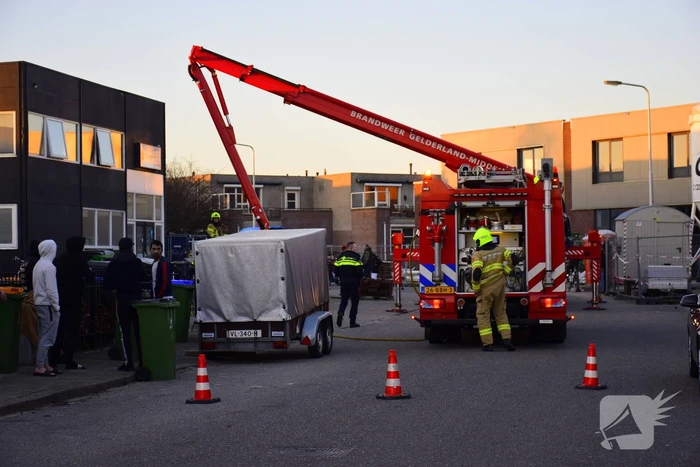 Hevige brand in woning boven bedrijfspand