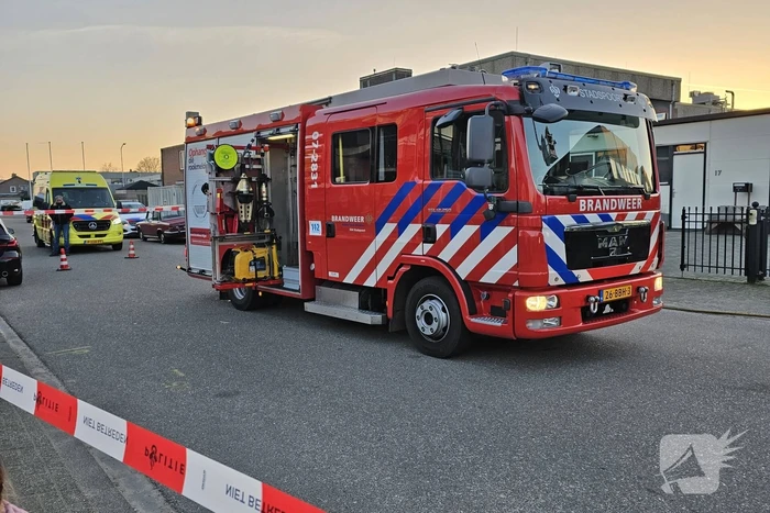 Hevige brand in woning boven bedrijfspand