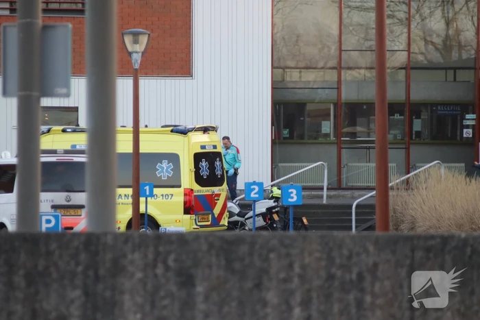 Gewonde en aanhoudingen na steekincident bij AZC