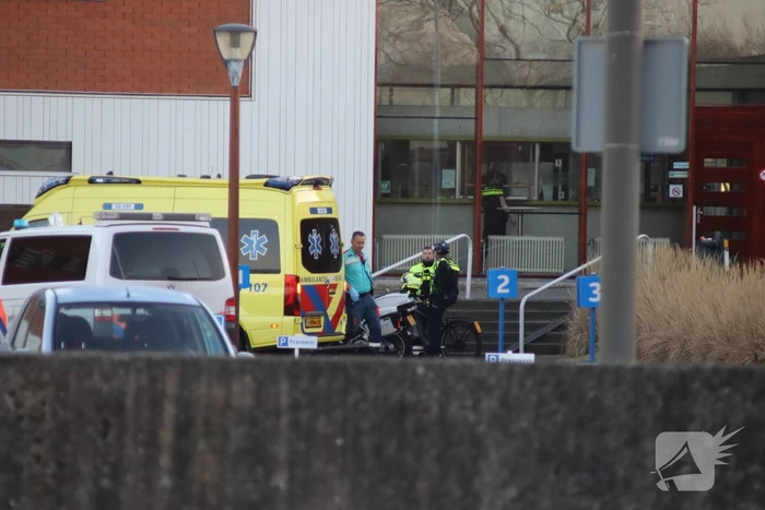 Gewonde en aanhoudingen na steekincident bij AZC