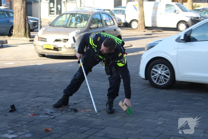 Flinke schade bij botsing tussen auto en scooter