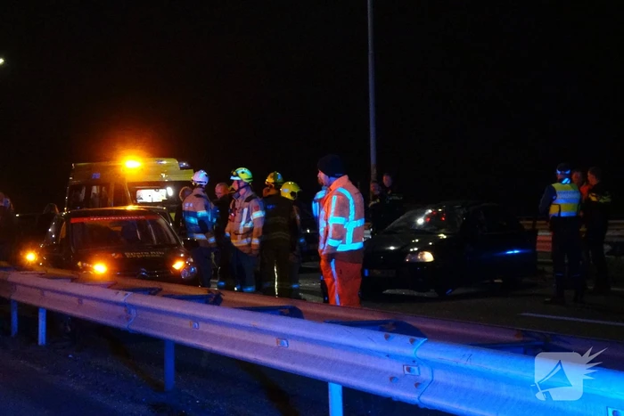 Auto over de kop bij ongeval tussen meerdere voertuigen