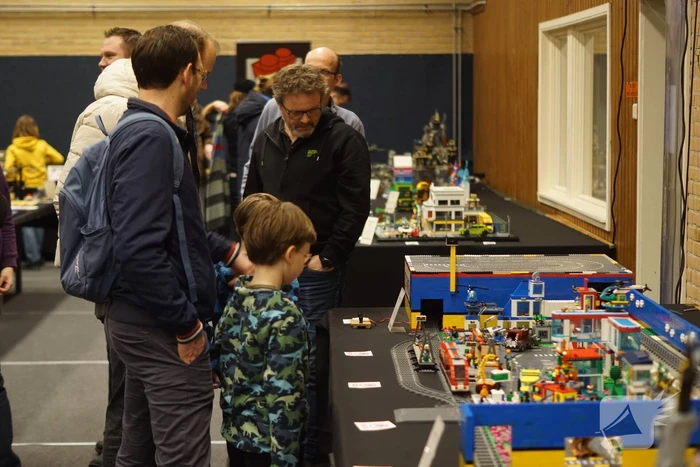 Sporthal vol met LEGO Stenen